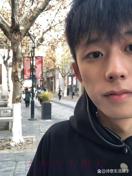 记者:贡萨洛接近留队而非外租 阿隆索对他很满意 记者:贡萨洛接近留队而非外租 阿隆索对他很满意