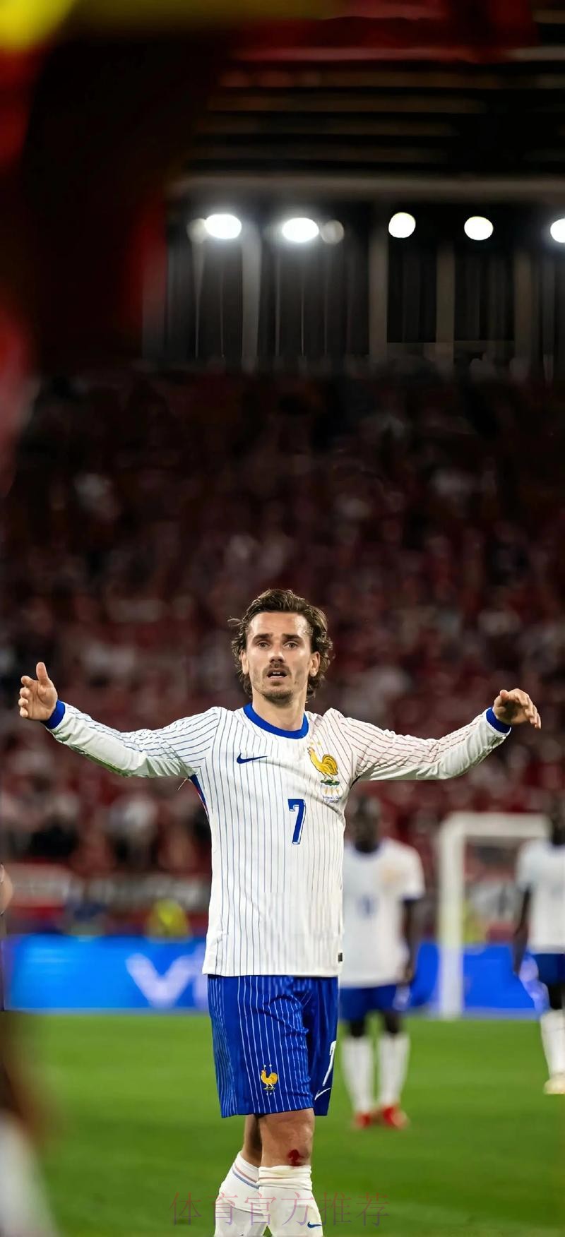 官方:因牙齿问题缺战的姆巴佩已回到训练场 官方:因牙齿问题缺战的姆巴佩已回到训练场